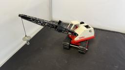 1970s TONKA RED AND WHITE CRAWLER CRANE WITH HOOK