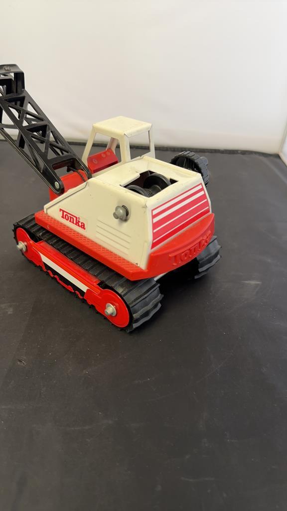 1970s TONKA RED AND WHITE CRAWLER CRANE WITH HOOK