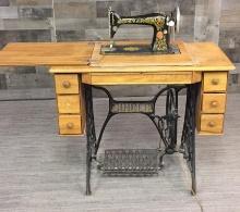 ANTIQUE SINGER SEWING MACHINE & CABINET TABLE
