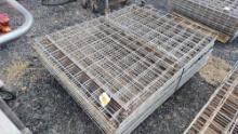 PALLET OF WIRE DECKING FOR PALLET FORKS SUPPORT EQUIPMENT