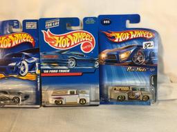 Lot of 4 Pcs Collector New in Package Hot wheels Mattel 1/64 DieCast Meta Cars - See Pictures