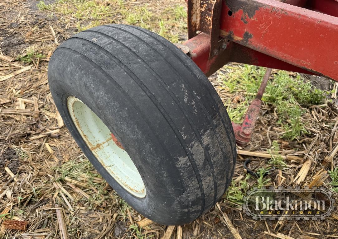 UNVERFERTH MCCURDY GRAVITY WAGON,  275 BUSHEL