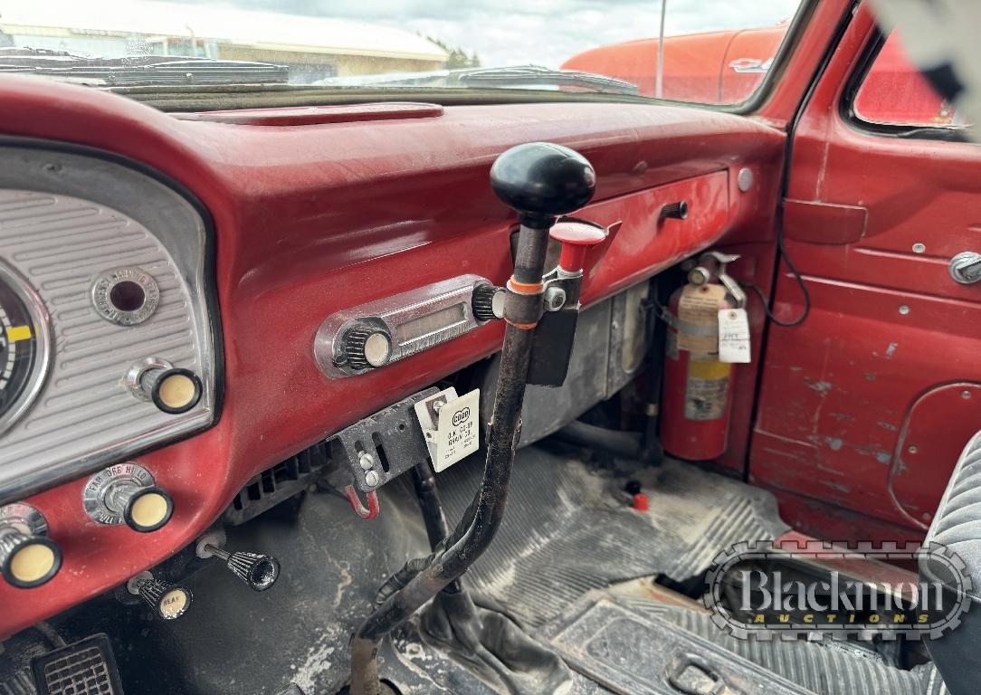 1964 FORD F750 SPREADER TRUCK,  V8 GAS, 5 SPEED HI/LO, CHIEF SPREADER BED,