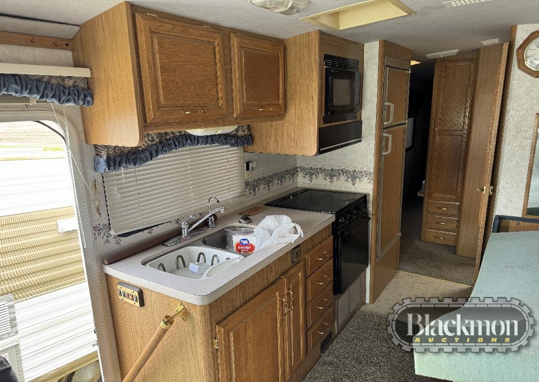 1998 BOUNDER MOTOR HOME,  35',GM 454 V8 GAS, AUTO, FULLY CONTAINED, FULL KI