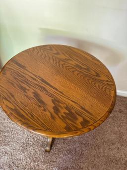 Oak End/Lamp Table