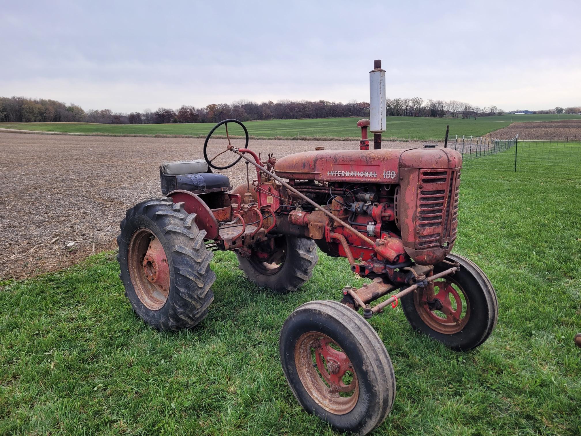 International 100 Tractor