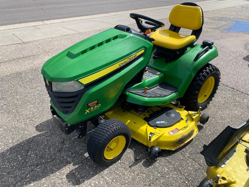 John Deere X530 Lawn Tractor