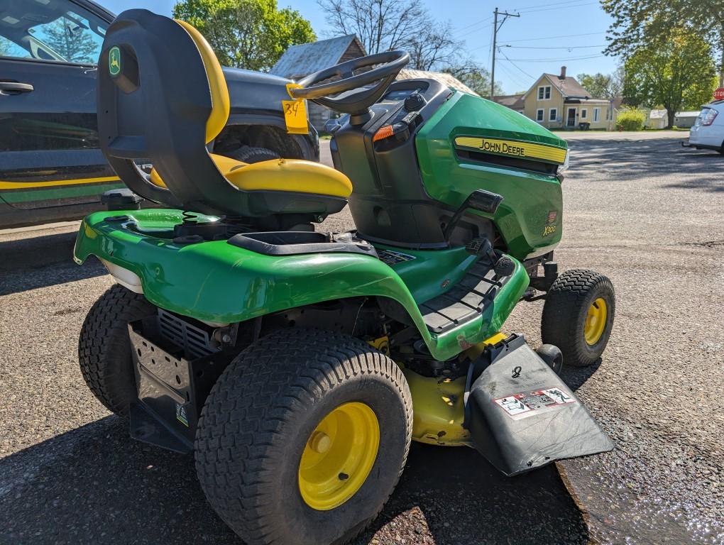 John Deere X300 Lawn Tractor