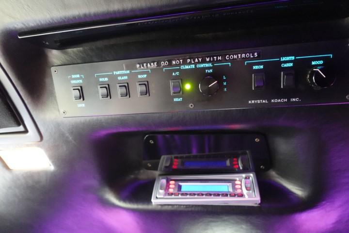 #2301 1996 LINCOLN LIMO 163778 MILES 4.6 ENG AM FM CASSETTE PLAYER AC COLD