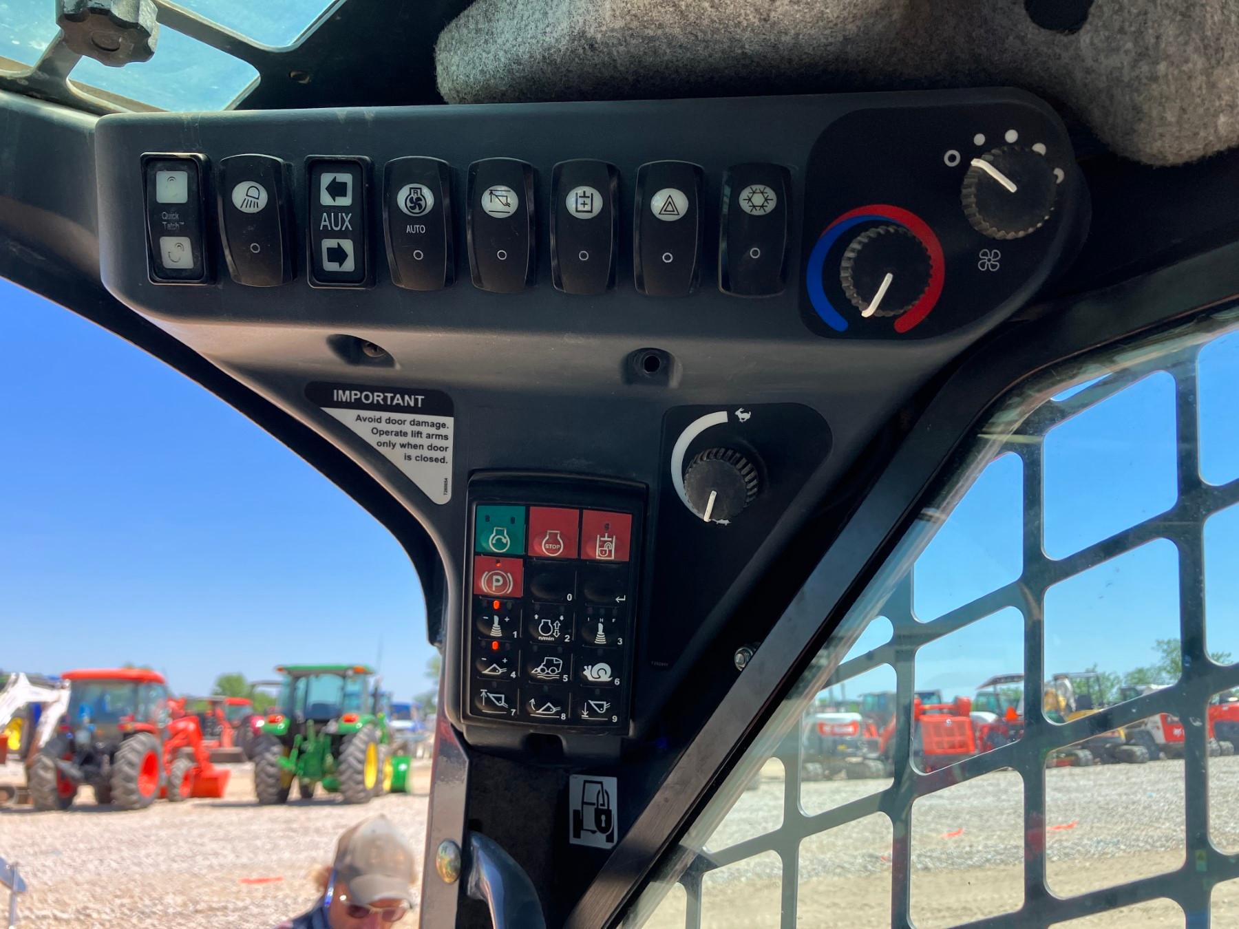 JOHN DEERE 333E SKID STEER