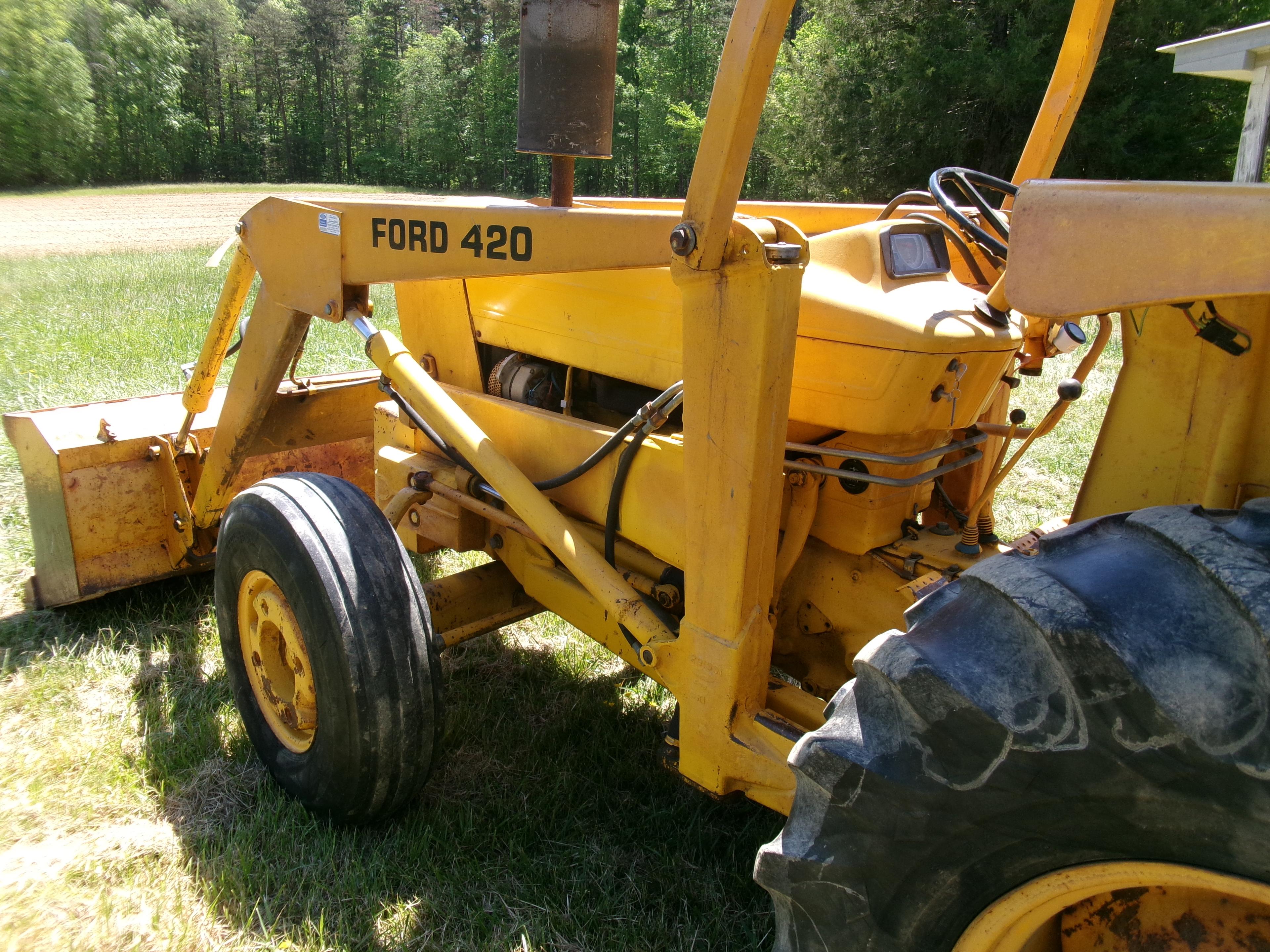 FORD 420 BACKHOE, DSL, 4-POST CANOPY, 1186 HRS WHEN TACH STOPPED, SN: C5861