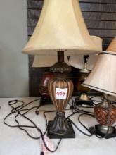 A lot of six vintage lamps with lampshades