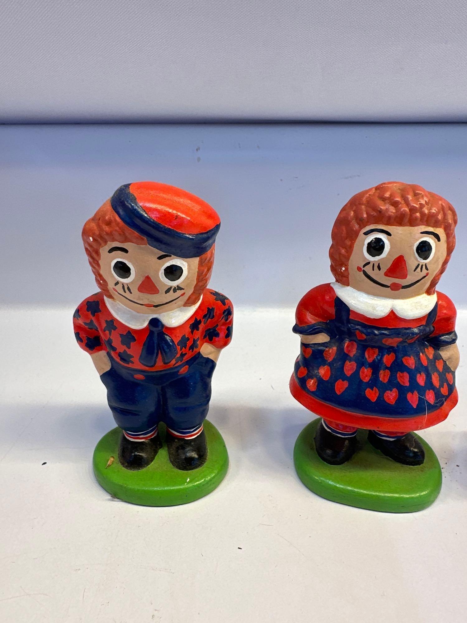 Raggedy Ann And Andy Porcelain Figuines/ Garfield / Raisin Figure