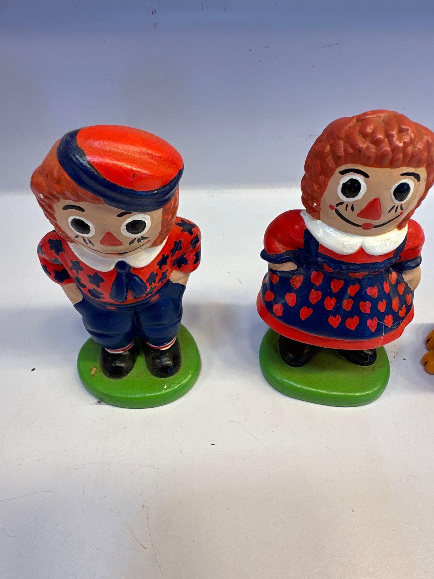Raggedy Ann And Andy Porcelain Figuines/ Garfield / Raisin Figure