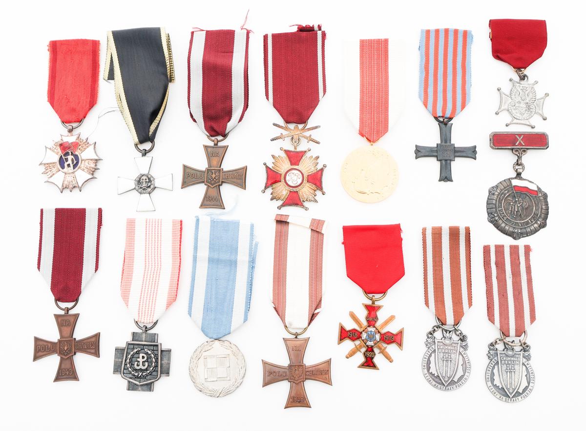 WWII POLISH SERVICE & ORDER MEDALS
