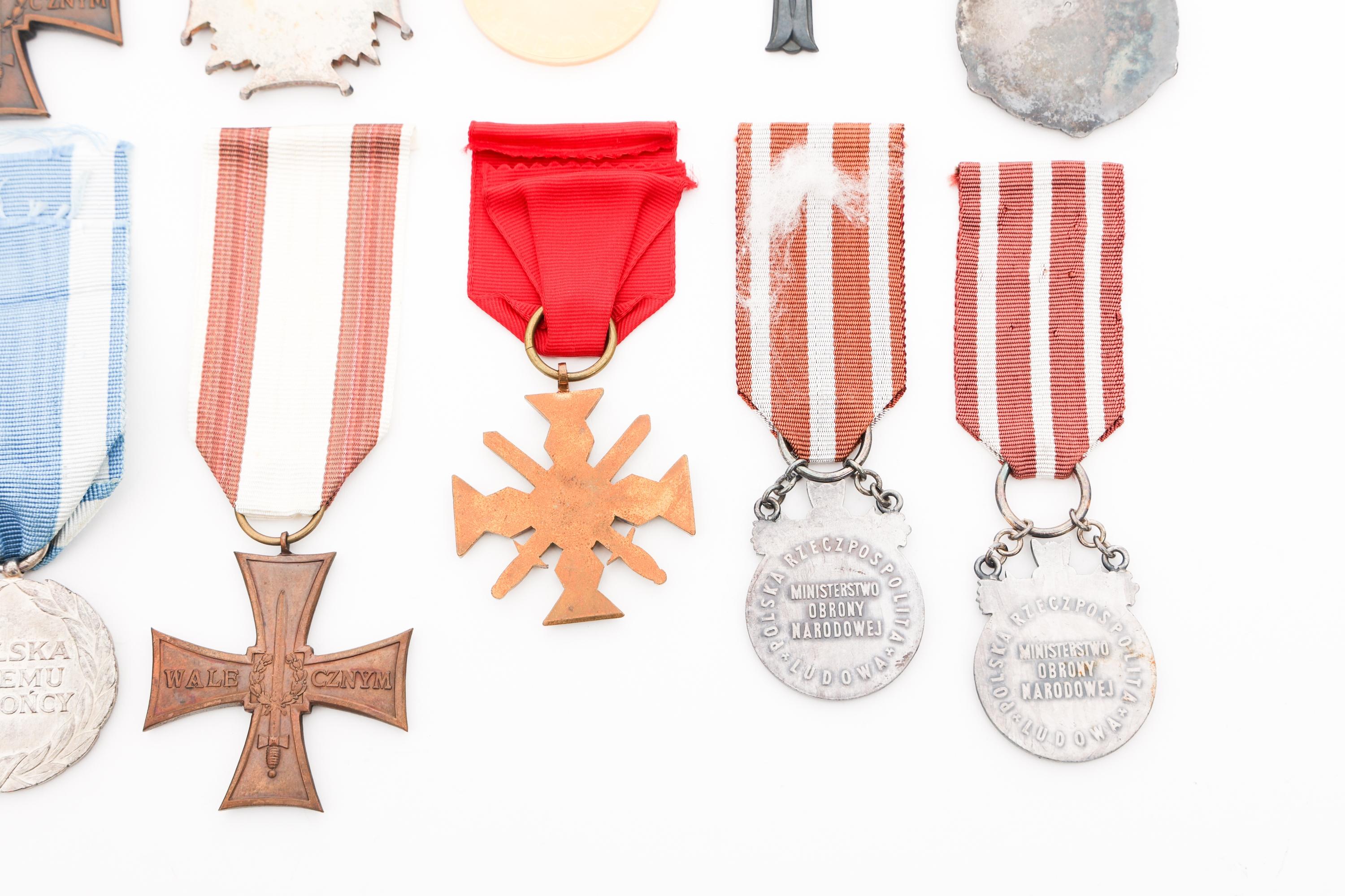 WWII POLISH SERVICE & ORDER MEDALS