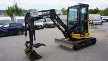 2021 JOHN DEERE 26G COMPACT EXCAVATOR W/ ENCLOSED CAB, DIGGING & DITCH CLEANING BUCKETS, & THUMB, S/