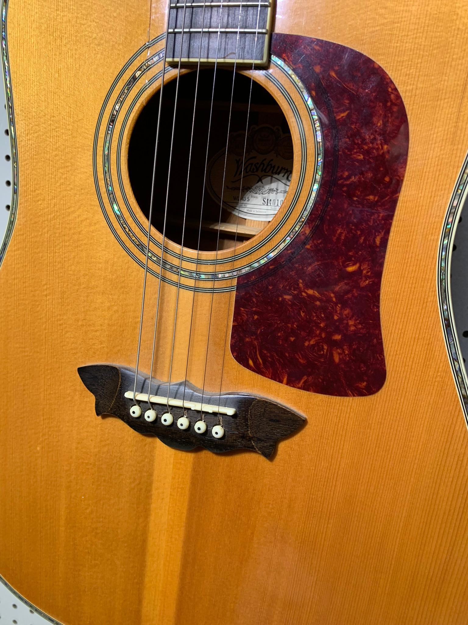 Washburn Acoustic Guitar (Cracked Top) with Case