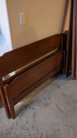 Bedroom Set Bed Mirror Chest of drawers