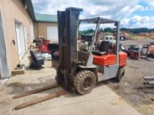 (Item off site - 1/4 mile from Auction Barn) 2002 Toyota 5FG30 Heavy Duty Outdoor Forklift - 6,000