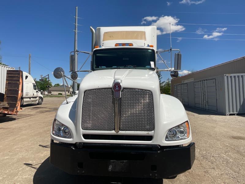 2012 Kenworth T440 Day Cab