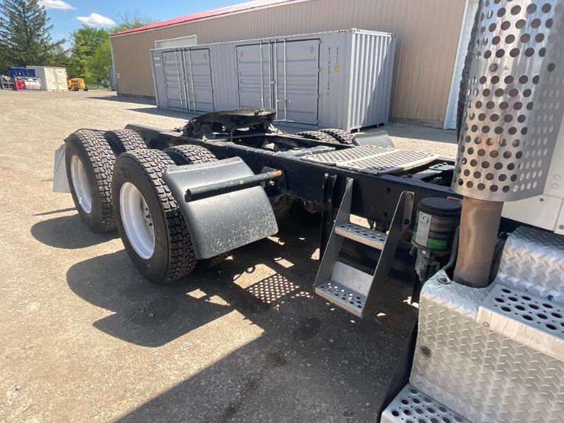 2012 Kenworth T440 Day Cab