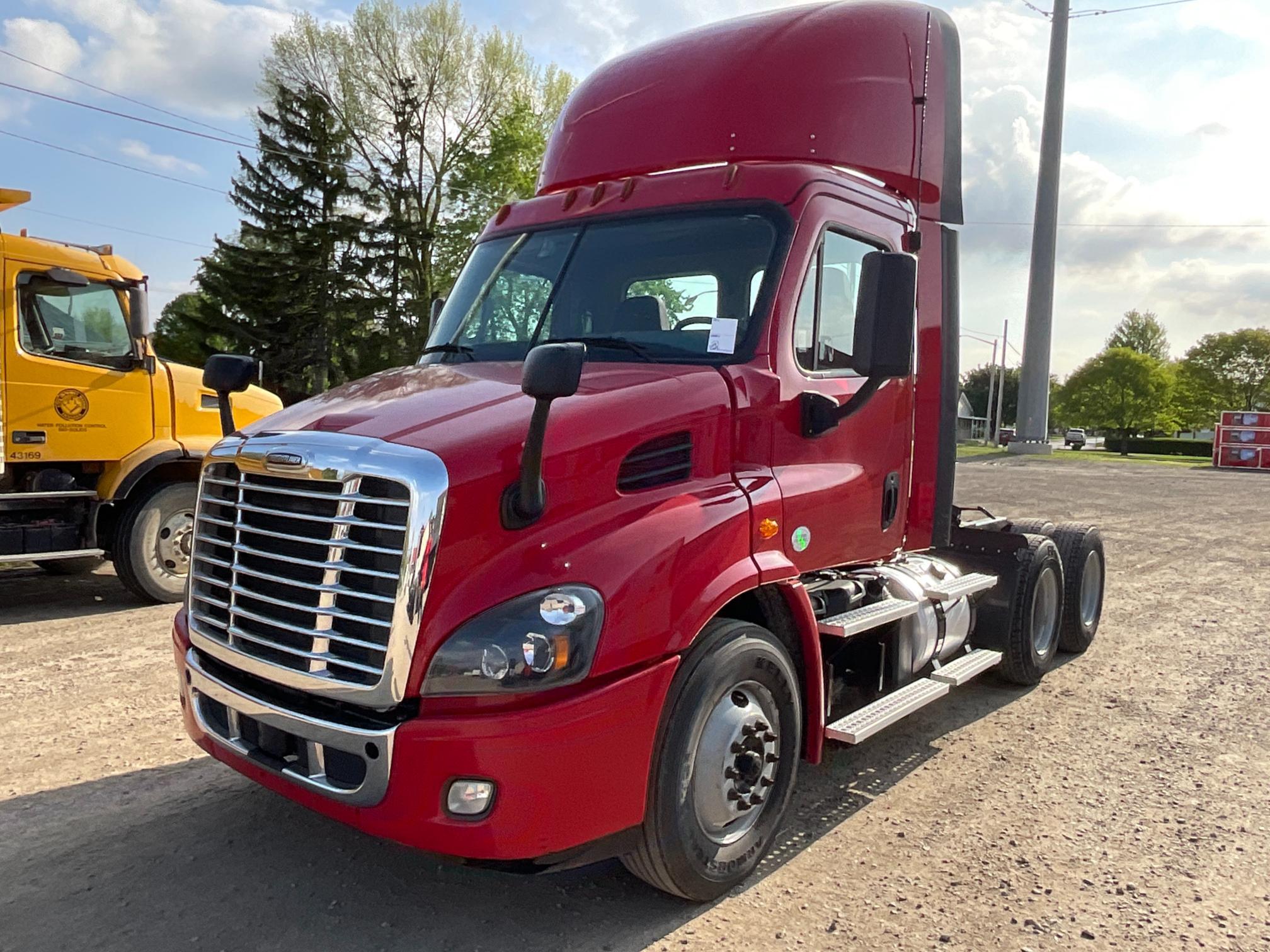 2018 Freightliner CA113 Day Cab