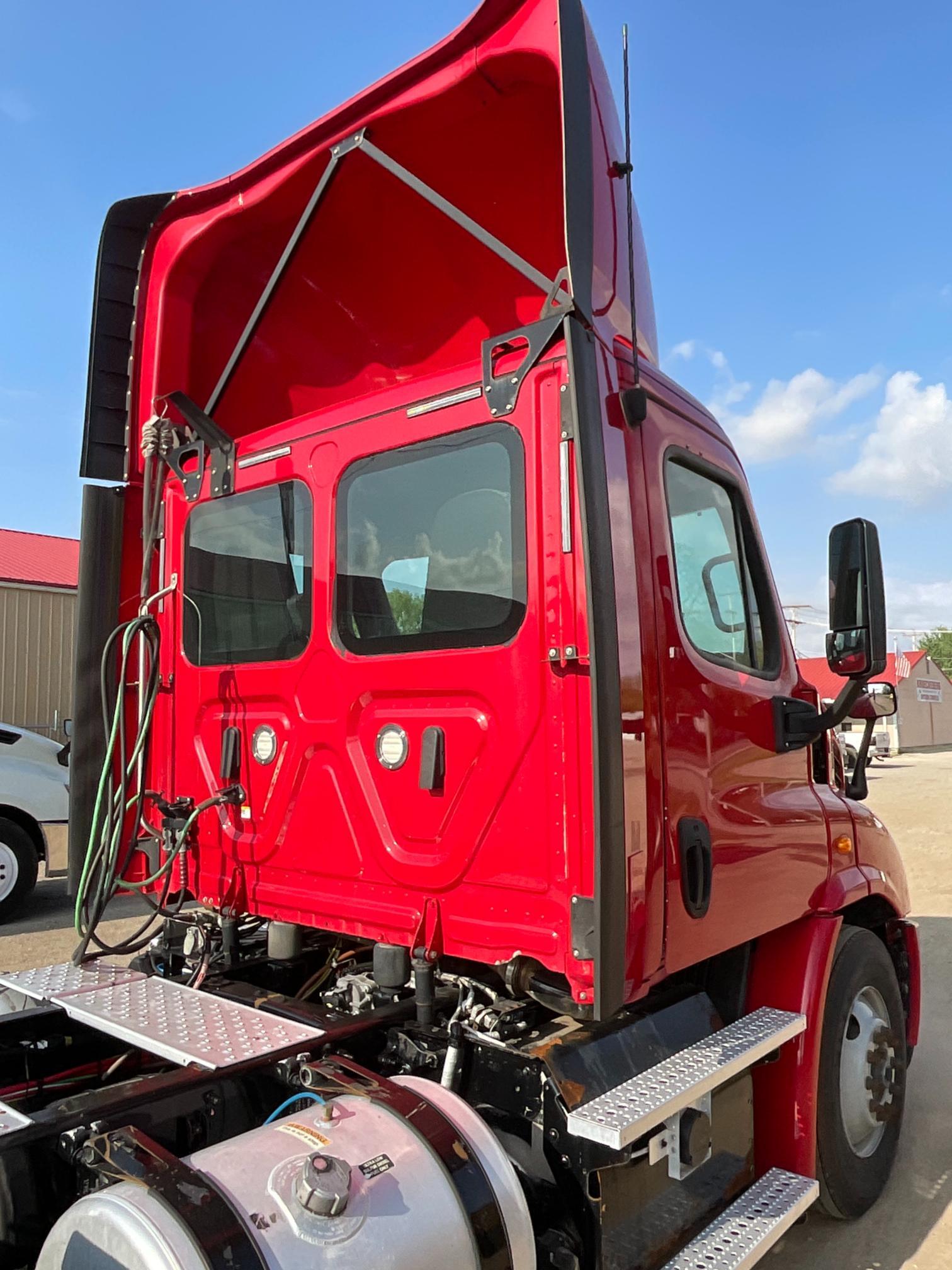2018 Freightliner CA113 Day Cab