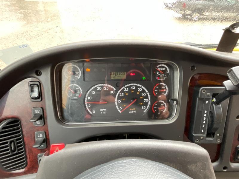 2013 Freightliner M2106 Box Truck