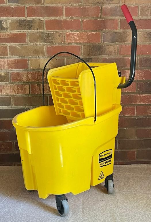 Rubbermaid Commercial Mop Bucket with Squeezer