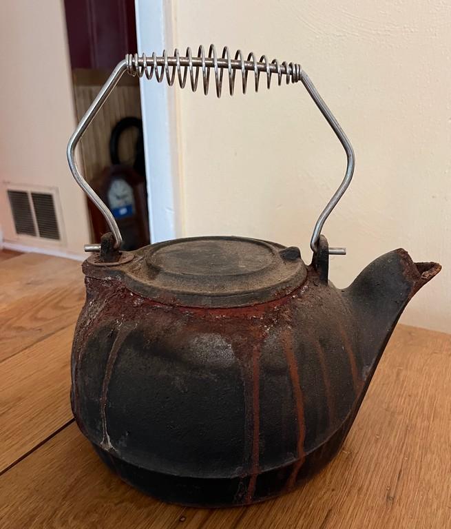 Cast Iron Kettle with Stainless Handle