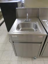 24X32 QUALSERV MOBILE HAND SINK WITH WATER HEATER, CLEAN / DIRTY WATER TANKS