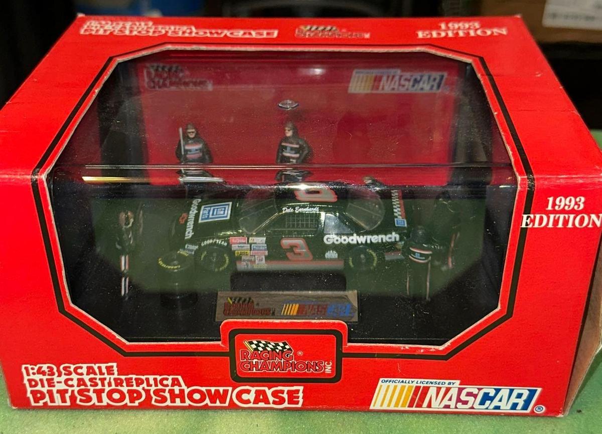 NIB 1993 Racing Champions Pitstop Showcase Dale Earnhardt