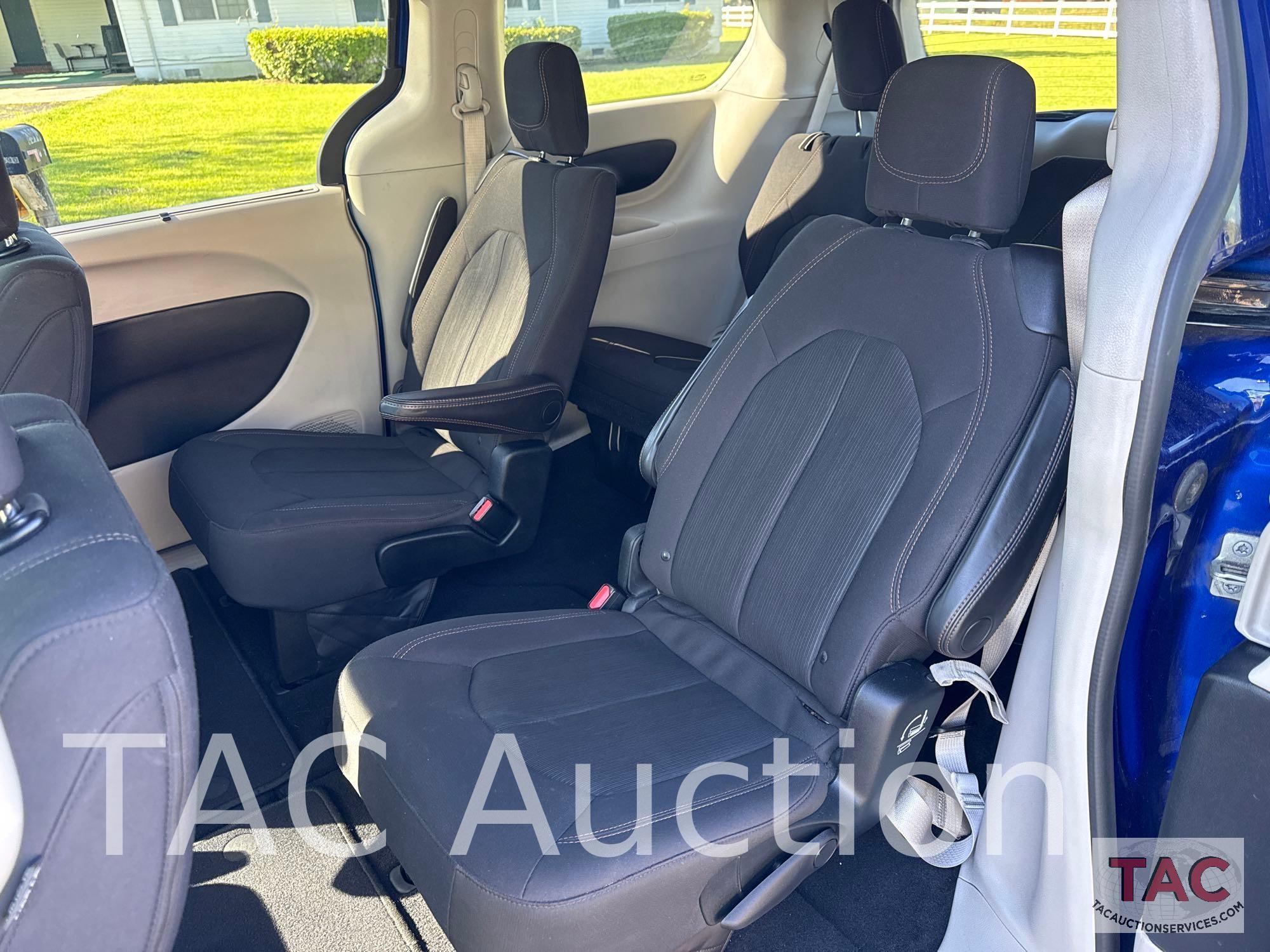 2018 Chrysler Pacifica Touring Plus Mini Van
