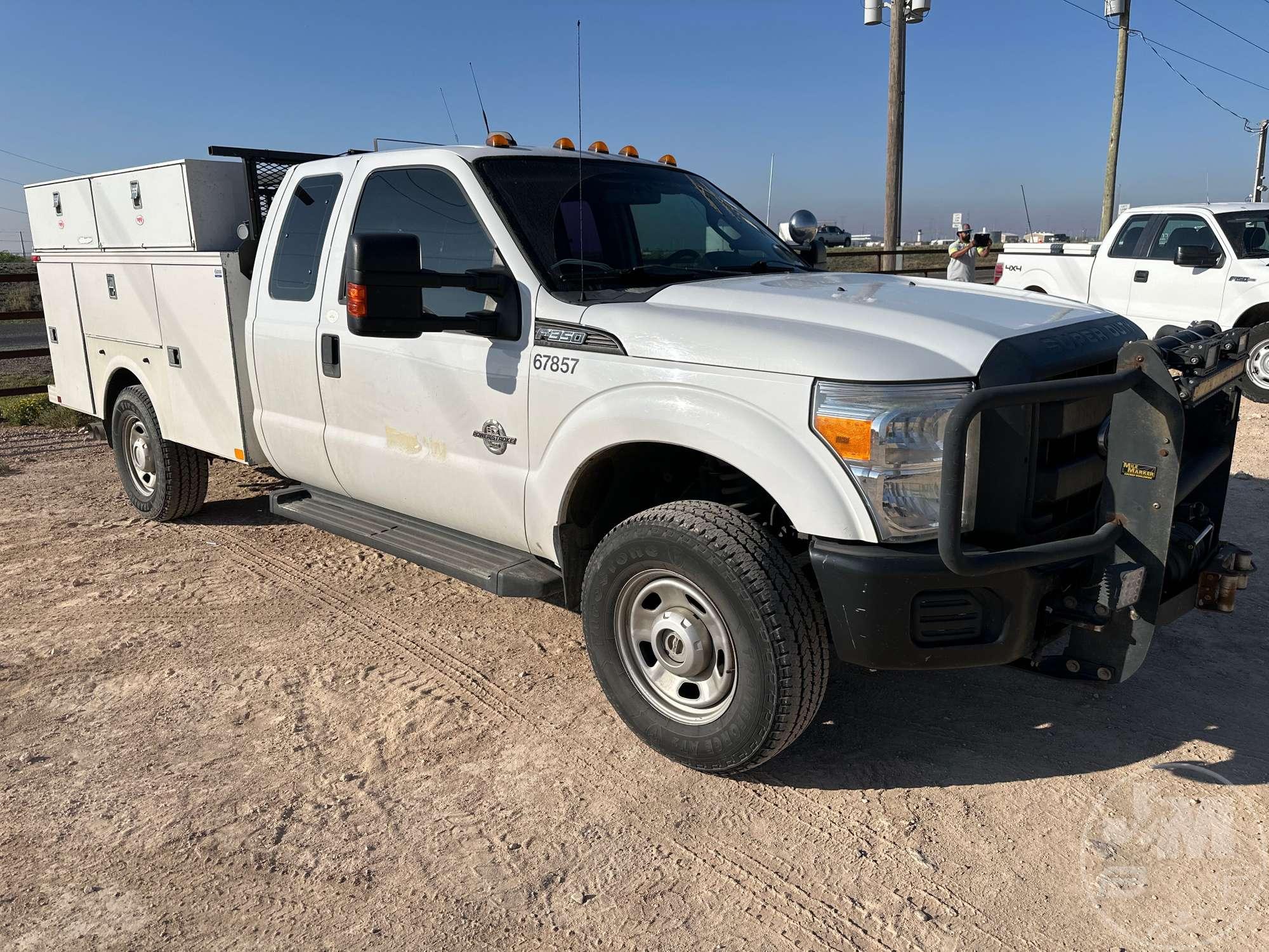 2012 FORD F-350 SUPER DUTY EXTENDED CAB 4X4 UTILITY TRUCK VIN: 1FD8X3FTXCEB93374