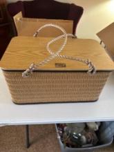 NEW Kent feed picnic basket with accessories, insulated cooler.Shipping