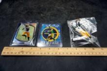 Brett Favre Figurine & Football Card, Aaron Jones Football Card