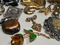 Assortment of Vintage Brooches/Pins