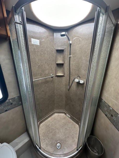 2007 Fleetwood Discovery 39' Class A Diesel Pusher