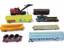 Assorted vintage HO scale train cars