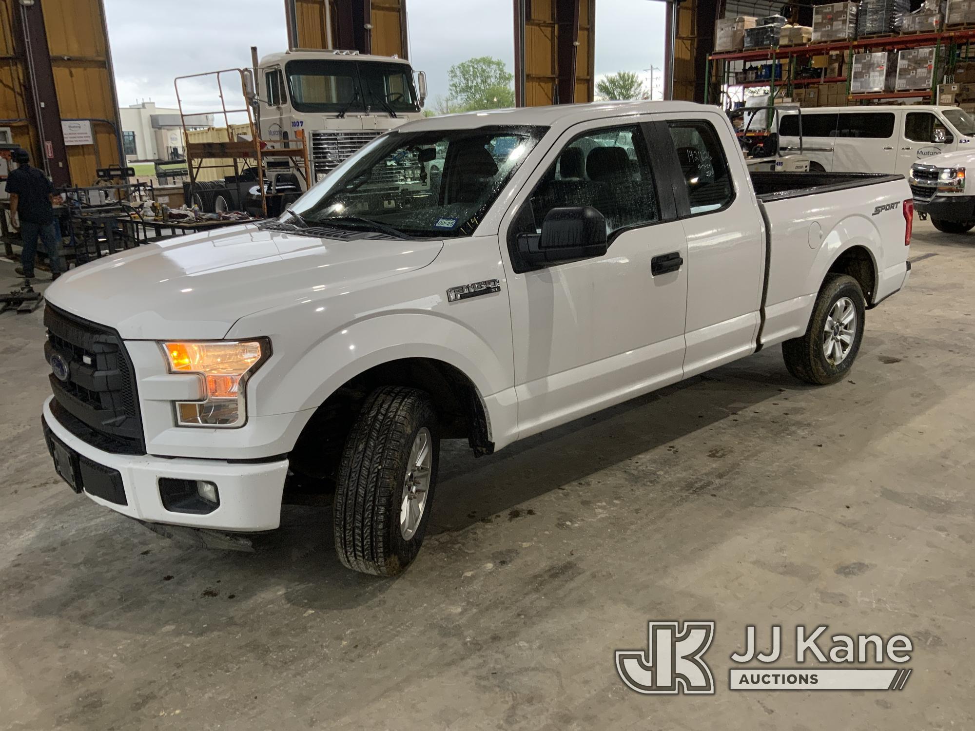 (Aubrey, TX) 2015 Ford F150 Extended-Cab Pickup Truck Runs & Moves) (Body damage