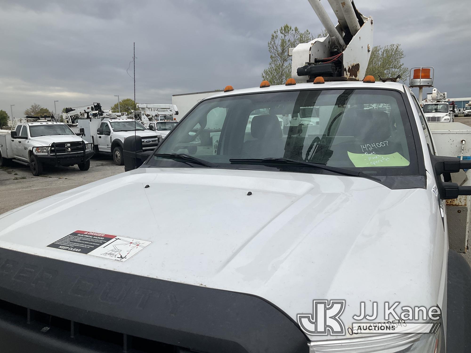 (Kansas City, MO) Altec AT40G, Articulating & Telescopic Bucket mounted behind cab on 2016 Ford F550
