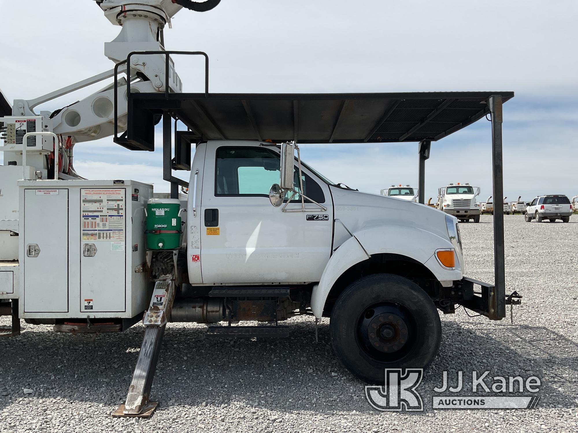 (Hawk Point, MO) Altec LR760E70, Over-Center Elevator Bucket mounted behind cab on 2013 Ford F750 Ch