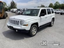 2014 Jeep Patriot 4x4 4-Door Sport Utility Vehicle Runes & Moves) (Only Runs On Jump Pack, Rust & Bo