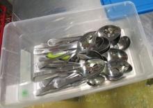 Stainless Steel Assorted Pattern Spoons (32 Pieces)