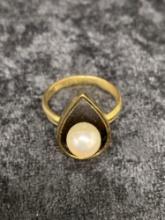 One 8mm Pearl in Pear-Shaped Base in a 14k Yellow Gold Ring