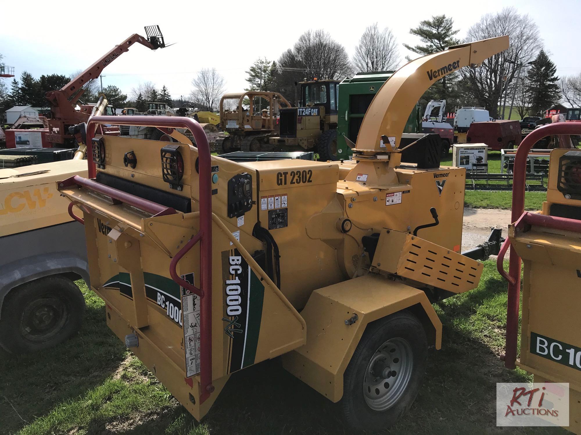Vermeer BC1000 XL power feed wood chipper, gas engine, 750 hrs
