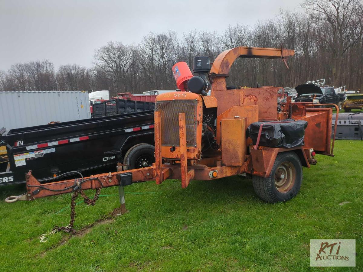 Tow behind wood chipper, gas engine, 77,115 hrs