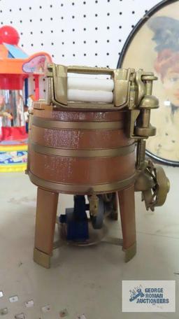 Maytag multi-motor wringer washer salesman sampler,...made by Ertl