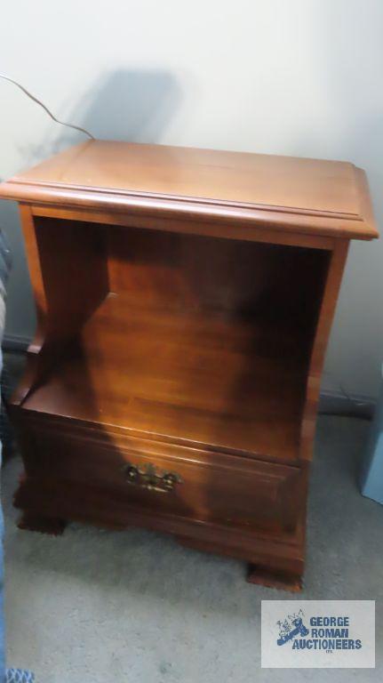 Early American style complete bed and nightstand